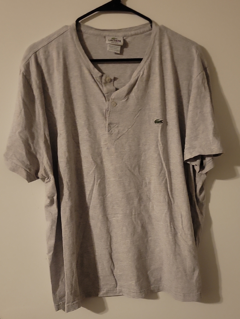 Lacoste Men’s Light Gray Short-Sleeve Henley Polo with Green Crocodile